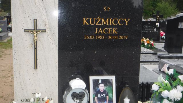 Grób Jacek Kuźmicki